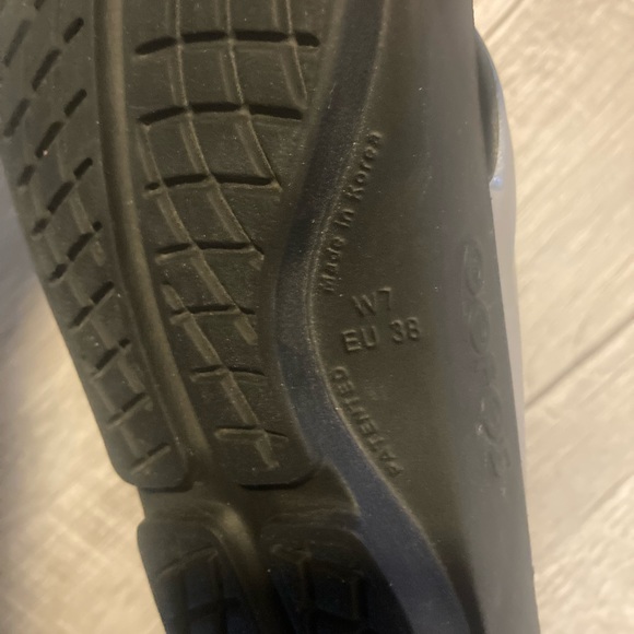 Oofos Recovery Footwear - Picture 4 of 5